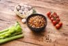 Plantisy Vegane Bolo auf Tisch